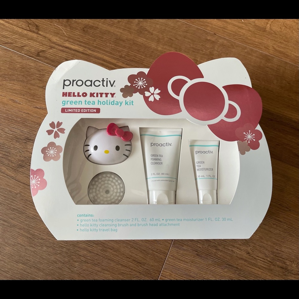 Only 1 Left! HELLO KITTY & Proactiv-NWT/BOX Facial Brush & Cleanser Kit